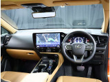 デザインもよく、居心地のよい運転席ですね。分かりやすいスイッチ類ですから操作もしやすく運転をサポートします。