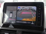 インテリジェント アラウンドビューモニター(移動物 検知機能付)搭載!大型ナビに、上から見たようなに映る映像で、駐車を安全簡単に。さらに人や自転車など周囲に動くものがあると表示とブザーでお知らせします。