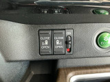 【両側パワースライドドア】両側がパワースライドドアになっており、運転席のスイッチやスマートキーでも開閉が可能です!開口部も広いので乗り降りも楽々♪