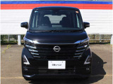 LEDヘッド&LEDフォグランプ搭載!明るくクリアな視界を確保して、安全運転を支援します。本革巻ステアリング、両側オートスライドドア、15インチアルミ、前後ドラレコ、シートヒーターなど豪華装備満載!
