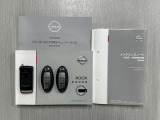 キーをバックやポケットに入れたまま、ドアリクエストキーを押すだけ開閉する、便利なインテリジェントキー2個とリモコンエンジンスターターが付いております。