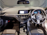 ☆センターパネルを運転席側に僅かに傾けたBMW独特のインパネ☆【駆け抜ける歓び】はここからもスタートしております☆