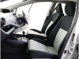 高いホールド性で運転姿勢が安定します。長距離ドライブでも疲れにくいのが魅力です。快適なドライビングライフをお送りください♪