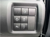 アイドリングストップ機能がついているので、停車時にエンジンを止めて燃料消費を抑えます。環境にもお財布に優しいですね♪