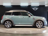 ☆MINIの車の始まりは大人四人がギリギリ乗れるコンパクトな車です!!今となっては3ナンバーですが、もともとは5ナンバーの車でした!!
