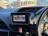 バックカメラです!ナビゲーションにこのように映ります。見えずらい真後ろもこれで安心ですよ!