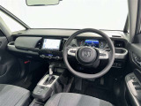 運転席まわりです。 各操作スイッチは使いやすい位置に配置されてます。