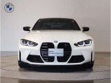 【BMWの伝統-1】BMWの特徴的な&ldquo;キドニーグリル&rdquo;は、80年以上続く伝統の形でございます。変わらないこだわりのデザインが、プレミアムブランド&ldquo;BMW&rdquo;を創り出します。