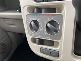 寒い冬も暑い夏も全席に快適な空調を届けてくれる、ダイヤル式エアコンを装備♪