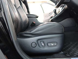 パワーシート搭載。微妙な調整が手軽にでき、ピッタリなポジションで運転することが可能です。