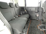 ゆとりある広々とした車内空間は、ドライブを始め買い物やレジャーなど、幅広く活躍します。一人でもみんなとでもお出かけを楽しみましょう!