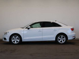 Audi A3 Sedan 30 TFSI/バイキセノンヘッドライト/アルミホイール 5スポークスターデザイン (シンメトリー) 7Jx16