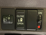 【パワースライドドア】スマートキーや運転席のスイッチでスライドドアの開閉が可能♪電動だから力を入れてドアを開ける必要が無く、小さいお子様でも、重い荷物を持っている時もラクに開け閉めできます♪