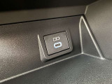 充電用USB端子付き。スマートフォンなどの充電に便利です。