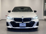 BMW代表的な特徴のキドニーグリル。BMWのすべてのモデルに採用され、BMWらしさを強調しております。