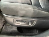 電動シートを装備しております。