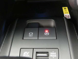電動パーキングブレーキを搭載。スイッチ操作でパーキングブレーキを作動・解除することができるので操作の力が不要です。