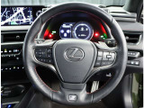 レーダークルーズコントロール。先行車を認識し、設定した車間距離を保ちながら追従走行を支援します。高速道路の渋滞走行時など、停止・発進を繰り返すシーンで、運転負荷を軽減します。