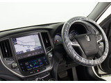 使いやすさや安全性を追求したステアリング周り!高級車ゆえにスイッチ類が多いのも特徴ですね!考え尽くされた配置ですぐに使いこなす事が出来ますのでご安心下さい!是非、体感してみて下さい!!