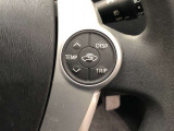 【ステアリングスイッチ】右です。ハンドルから手を離さず、運転に集中したまま手元でマルチインフォメーションディスプレイ内の表示切替などができます。
