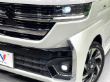 【LEDヘッドライト】悪天候や夜間走行時も良好な視界を確保し安心して運転できる高輝度LEDヘッドライトを装備!点灯速度が早く、消費電力も抑えられています。