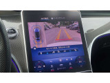 【360度カメラシステム】リバースと連動し、車両後方の映像をディスプレィに表示歪みの少ないカメラにより鮮明な画像で後退の運転操作をサポートします。
