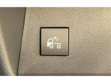 大型荷台作業灯のスイッチです。暗い場所や夜間での積み降ろしがはかどります。