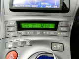 オートエアコンは、常にお好みの温度に調整ができ車内を快適な空間に保ってくれます。