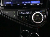 オートエアコンは、常にお好みの温度に調整ができ車内を快適な空間に保ってくれます。