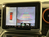 パノラミックビューモニター付きです。車両を上から見たような映像をディスプレイオーディオ画面に表示。運転席からの目視だけでは見にくい、車両周辺の状況をリアルタイムでしっかり確認できます。