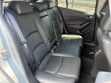 6:4分割可倒式リアシート