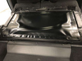 デッキボードを反転させると、ボード裏面にある防汚シートを展開することができます。室内を汚すことなく、気兼ねなく荷物を積み込めるので、さらに使い勝手の幅が広がりますね!