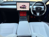 センターディスプレイ・15インチタッチスクリーン(ナビの操作や車両の設定・エアコンの温度調整など行います)