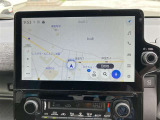 純正ナビを装備。タッチパネル式で使いやすく、お出かけもラクラクです。