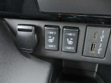 運転席助手席は、シートヒーターが装備されてます。