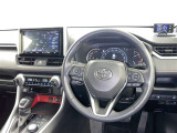 運転席まわりです。 各操作スイッチは使いやすい位置に配置されてます。