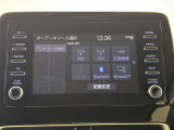 純正ナビを装備。タッチパネル式で使いやすく、お出かけもラクラクです。