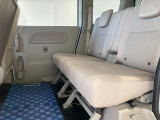 後部座席です。足元空間は広々しており、大人4人乗車も無理なく可能です。