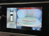駐車が苦手な方でも安心のバックガイドモニター搭載。 後方の映像をクリアに表示し、ガイドラインで車庫入れや縦列駐車をしっかりサポート。毎日の運転がぐっとラクになります。