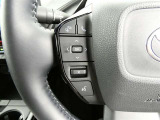 ステアリングスイッチ付き。オーディオの操作やハンズフリー通話も前方から目を離すことなく操作することが可能です。