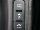 VSC(滑りやすい路面での横滑りを抑え車両の安定性を保つための機能)搭載ですが、雪道などから脱出する時はOFFすると脱出しやすくなる場合があります