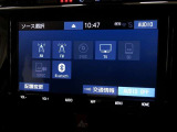 ラジオ、フルセグテレビ、CD再生、DVD再生、SD再生(音楽/動画)、SD録音(別途SDカードが必要です)、Bluetoothオーディオが使用可能です。詳しい仕様については展示店舗までお尋ねください。