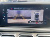 【360&deg;カメラシステム】4つのカメラにより、車両周囲を俯瞰で確認することができます。カメラの呼び起しは手動でも可能ですので、狭い道でも安心してお乗りいただけます。