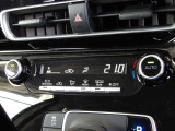 オートエアコンを装着しておりますので車内をお好みの快適な温度に保つことが可能です!