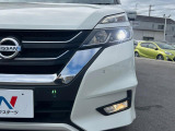 【LEDヘッドライト】悪天候や夜間走行時も良好な視界を確保し安心して運転できる高輝度LEDヘッドライトを装備!点灯速度が早く、消費電力も抑えられています。