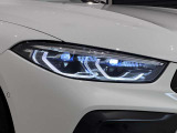 BMWレーザーライトとても明るく配光も良いので夜間の運転も安心です。