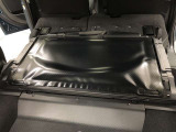 デッキボードを反転させると、ボード裏面にある防汚シートを展開することができます。室内を汚すことなく、気兼ねなく荷物を積み込めるので、さらに使い勝手の幅が広がりますね!