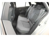 中古車をキレイで気持ちよくお乗りいただけるよう、エンジンルームからシートを外した洗浄まで、目に見えない部分も徹底的に洗浄しています!