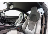 シートヒーター搭載で、寒い時期でも素早く快適に、運転をお楽しみいただけます。