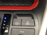 HOLD機能付きの電動パーキングブレーキ。HOLD機能を使用すると、信号待ちなどでフットブレーキから足を放しても、車は動かずそのまま停車してくれます。ドライブなど足が疲れた時には便利な機能です。
